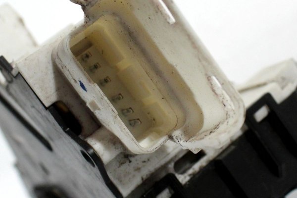 _Zamek drzwi przód lewy Peugeot 407 2005 (6-pin)