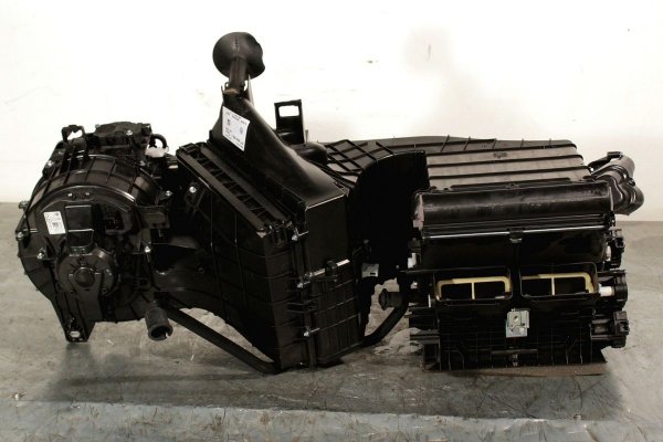 Nagrzewnice obudowa dmuchawa VW Touareg 7P 2012