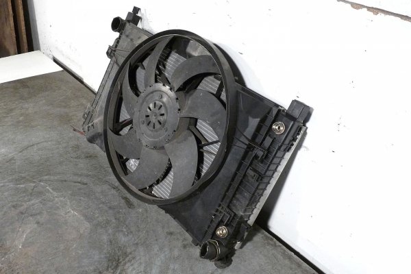 Belka zderzaka + chłodnica wody + wentylatory Mercedes C-Klasa W203 2004 1.8i