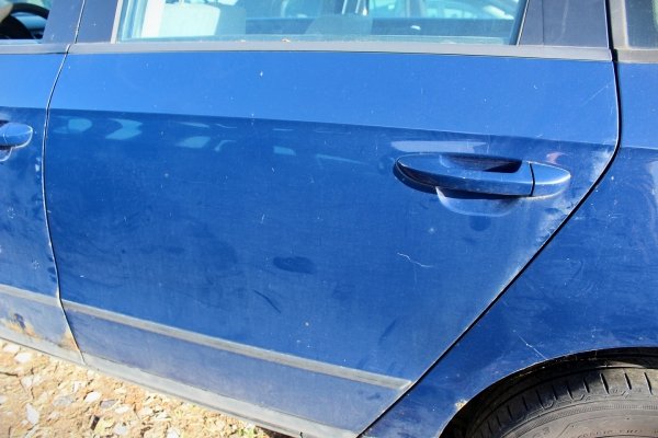 Klapa bagażnika Passat B6 2005 Kombi (kod lakieru: LA5E)