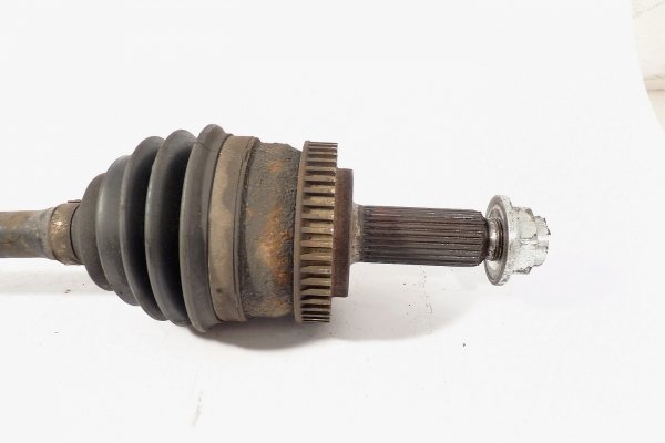 Półoś lewa Kia Carens III 2008 2.0i G4KA (automat)