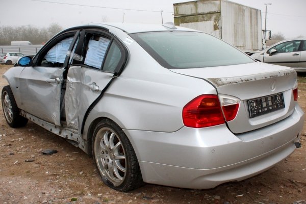 _Zderzak tył BMW 3 E90 2005 Sedan (kod lakieru: TITANSILBER METALLIC (354))