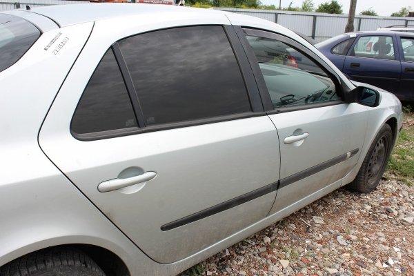 Renault Laguna II 2001 1.9DCI F9Q754 Liftback [B]
