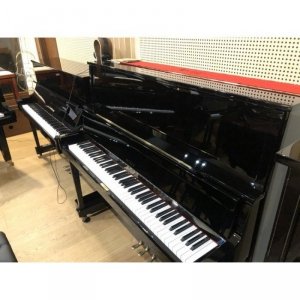 PETROF P131 E1 - Pianino koncertowe 131 cm - MECHANIZM RENNER