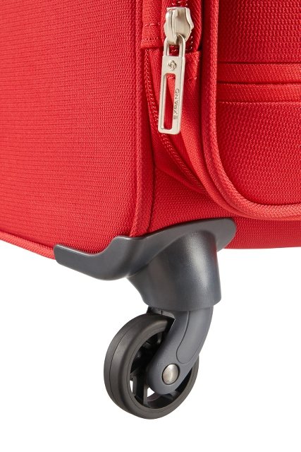 Bagaż posiada cztery mocne obrotowe koła, które umożliwiają łatwe prowadzenie bagażu w każdym kierunku