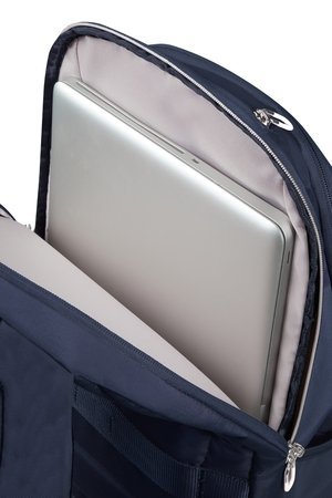 Plecak posiada miejsce na laptopa 15,6&quot; kieszeń główną i zewnętrzne kieszenie 