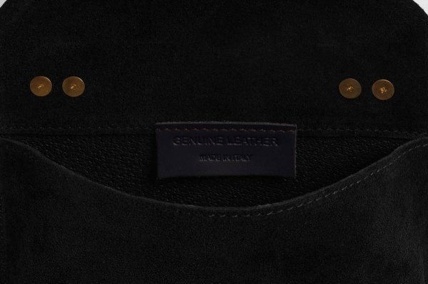 Damska skórzana zamszowa torebka listonoszka Solome Reno czarna kieszonka