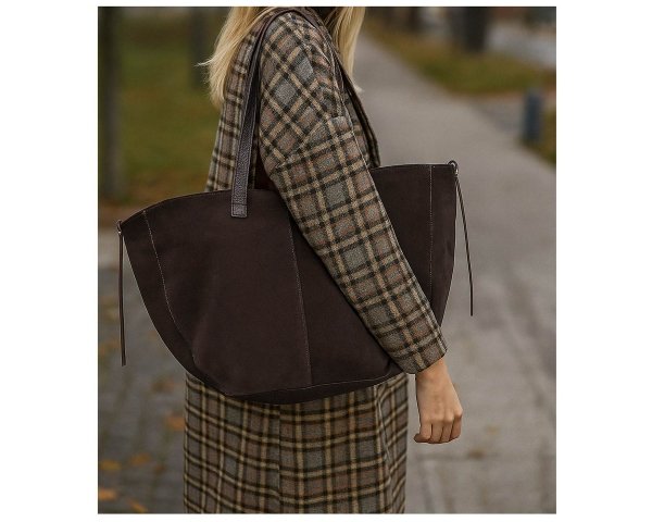 Skórzana torba damska włoska torebka miejska Solome Moza brązowa zamszowa plener