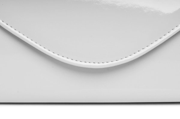 Biała torebka wizytowa kopertówka Solome S2 lakier detal