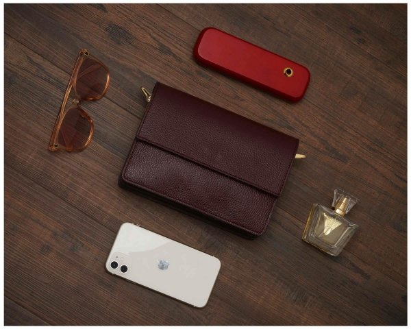 Bordowa skórzana listonoszka torebka damska Solome Ulla na ramię plener