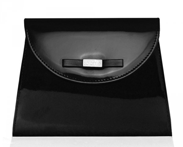 Czarna torebka wizytowa kopertówka Solome D5 lakierowana przód