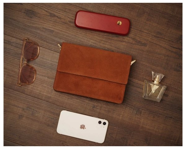 Skórzana listonoszka torebka damska Solome Ulla koniak zamszowa na ramię plener