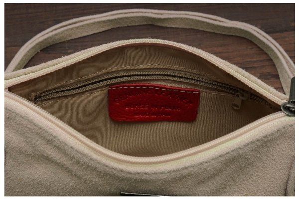 Damska skórzana zamszowa torebka listonoszka Solome Marika beżowa taupe kieszonka