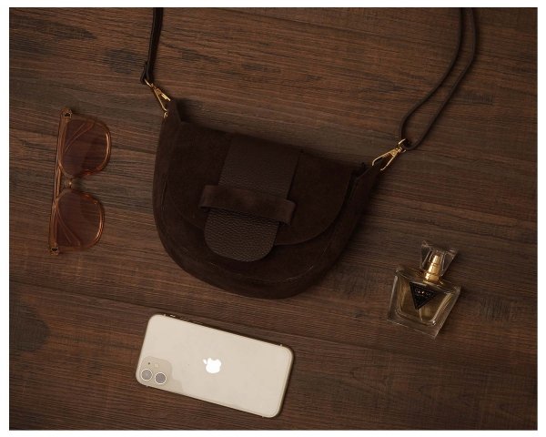 Brązowa skórzana listonoszka torebka damska na ramię zamszowa z akcesoriami