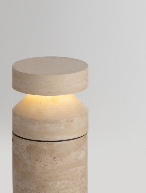 Minimalistyczny słupek ogrodowy klasyczny LED beżowa niska tuba trawertyn IP65 REVARIO LE75113 Luces Exclusivas