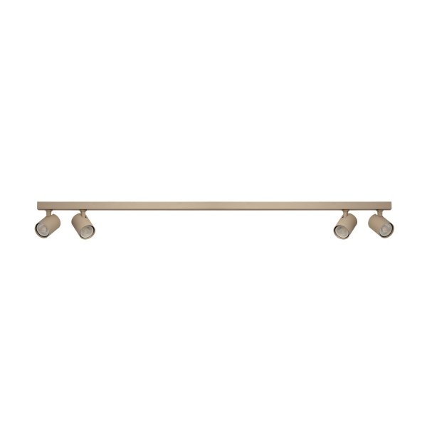 Beżowa, aluminiowa lampa sufitowa Azzardo Exo 4 Line 120 Beige na jasnym suficie. Cztery smukłe, ruchome tuby rozmieszczone symetrycznie na listwie o długości 120 cm, skierowane pod różnymi kątami, oświetlają nowoczesne, jasne wnętrze.
