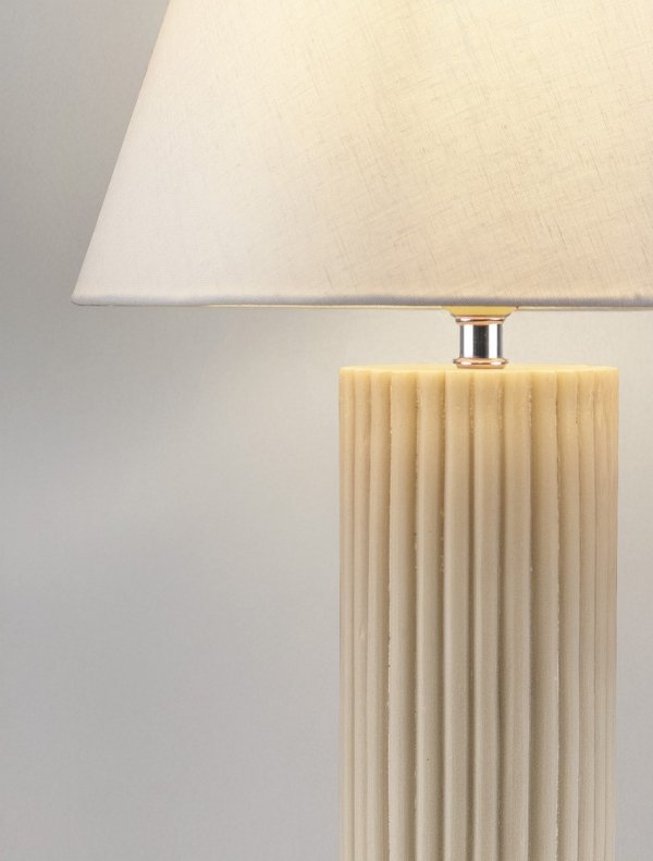 Lampka stołowa nocna podstawa z kamienia przegrzebkowego tkaninowy biały abażur boho rustykalna industrialna VANZURO LE45283 Luces Exclusivas