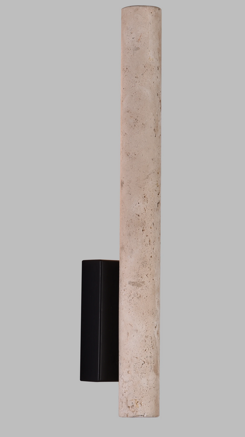 Minimalistyczny kinkiet ścienny w stylu industrialnym. Wykonany z wysokiej jakości czarnego metalu, o geometrycznej, oszczędnej formie. Lampa posiada zintegrowane źródło światła LED, które tworzy subtelną łunę na ścianie. Idealny jako oświetlenie dekorac