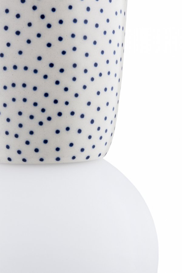Lampa wisząca ceramika Bolesławiec biała w kropki ręcznie zdobiona designerska wyjątkowa podłużna BOLL 8938 Argon x Manufaktura w Bolesławcu 