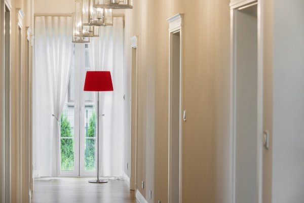 Szykowna minimalistyczna chromowana lampa stojąca podłogowa z czerwonym tkaninowym plisowanym abażurem 175cm ASTI 3848 Argon