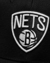 Mitchell & Ness czapka z daszkiem NBA Brooklyn Nets Team Logo High Crown 6 Panel Classic Red Snapback HHSSINTL102-BNEYYPPPBLCK