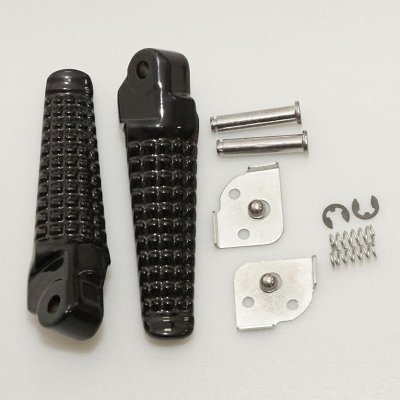 BIKETEC PARTS ZESTAW PODNÓŻKÓW (PODNÓŻKI) PASAŻERA KOMPLETNY Z MOCOWANIAMI SUZUKI GSXR 600/750 96-05, GSXR 1000 01-04 KOLOR CZAR