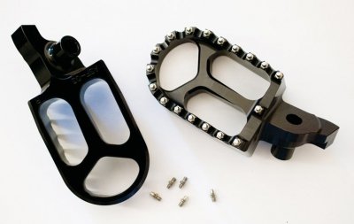 JR PODNÓŻKI PEGI ALUMINIOWE SUZUKI RMZ 250 07-09, RMZ 450 05-07 KOLOR CZARNY (2SZT) - WYPRZEDAŻ