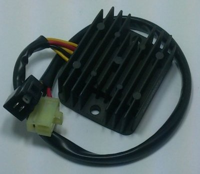 TOURMAX REGULATOR NAPIĘCIA SUZUKI VX 800 90-96, VZ 800 MARAUDER 97-04 (OEM: 32800-45C01) (MADE IN JAPAN)