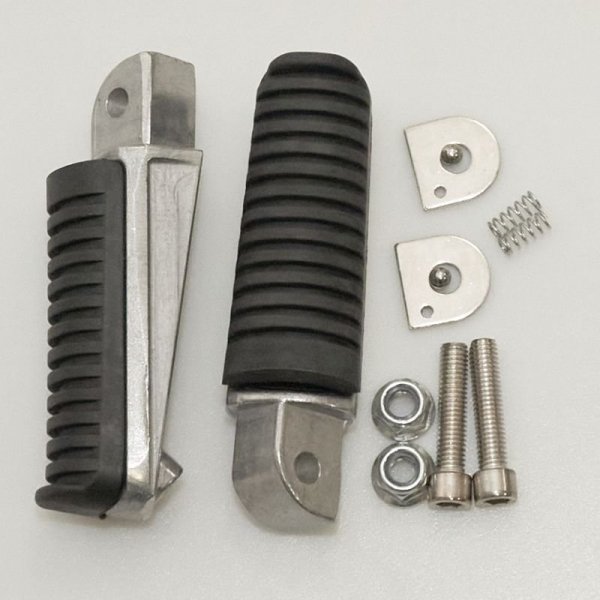 BIKETEC PARTS ZESTAW PODNÓŻKÓW (PODNÓŻKI) PASAŻERA KOMPLETNY Z MOCOWANIAMI YAMAHA FJR 1300 01-19, FZ1 06-15, FZ6 04-15, XJ6 09-1