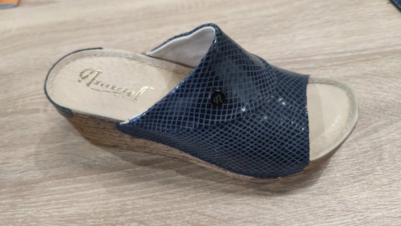 AMULET  549 07M klapki damskie skórzane - jeans niebieski