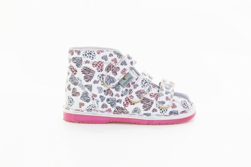 Sandałki profilaktyczne Danielki T125L serca na rzepy