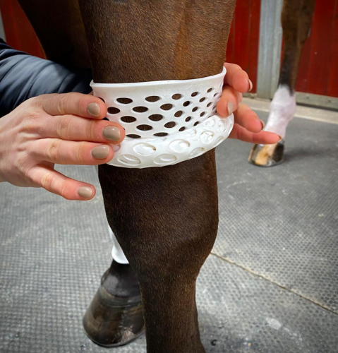 Opaska uciskowa na nogę Over Sleeve Vented 12,5 cm - OVER HORSE