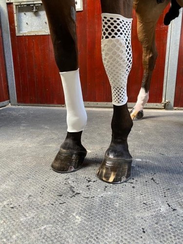 Opaska uciskowa na nogę Over Sleeve Solid 12,5 cm - OVER HORSE