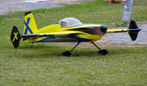 Model akroacyjny Slick 580 EXP - Yellow/Blue 1,87m rozpiętości ARF konstrukcja klasyczna