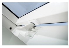 ZESTAW KRONMAT grupa FAKRO okno dachowe łazienkowe PVC 55x78 TLP U4 3 SZYBOWE + kołnierz