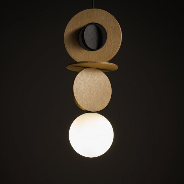 LAMPA WISZĄCA CZARNA DREWNIANA Z DREWNEM DREWNIANE KOŁA BIAŁA KULA SZKLANA NOWODVORSKI DROPS WOOD A 11173 DO SALONU SYPIALNI