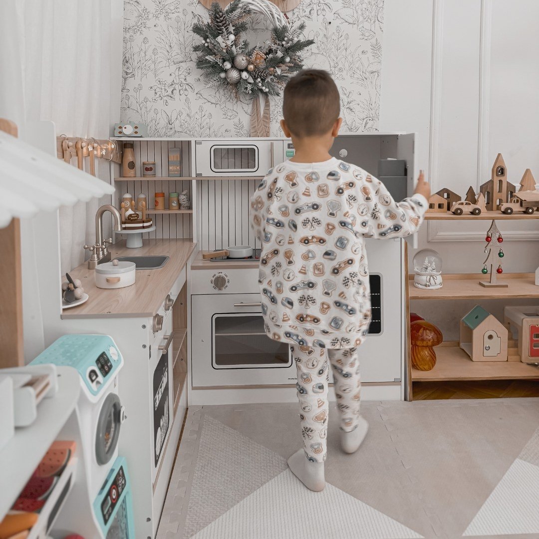 Drewniana, interaktywna kuchnia narożna XXXL z lodówką, mikrofalą, piekarnikiem, zmywarką i akcesoriami - biała