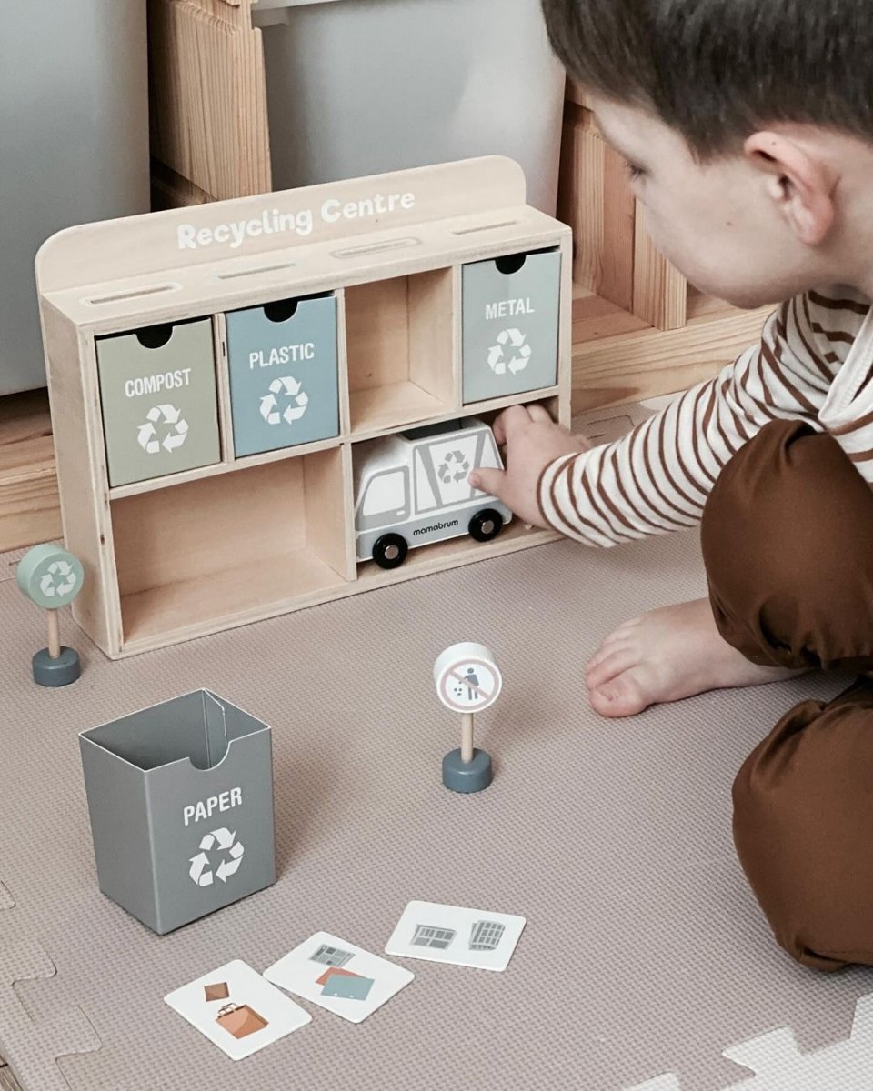 Drewniane centrum recyklingu