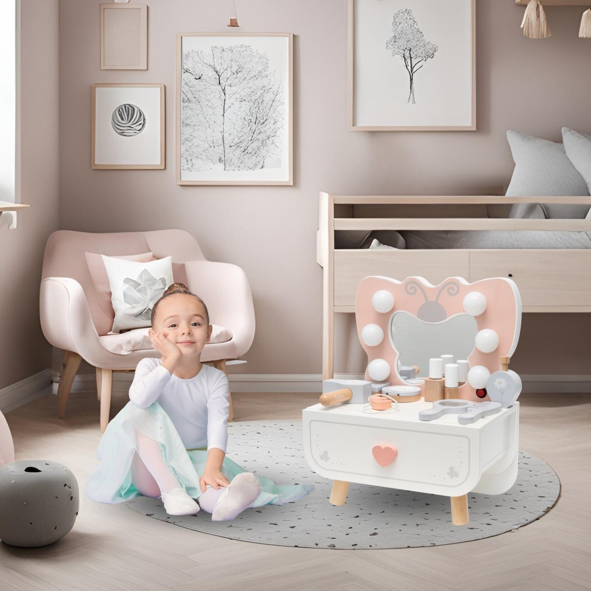Drewniana mini toaletka z oświetleniem LED - Motylek