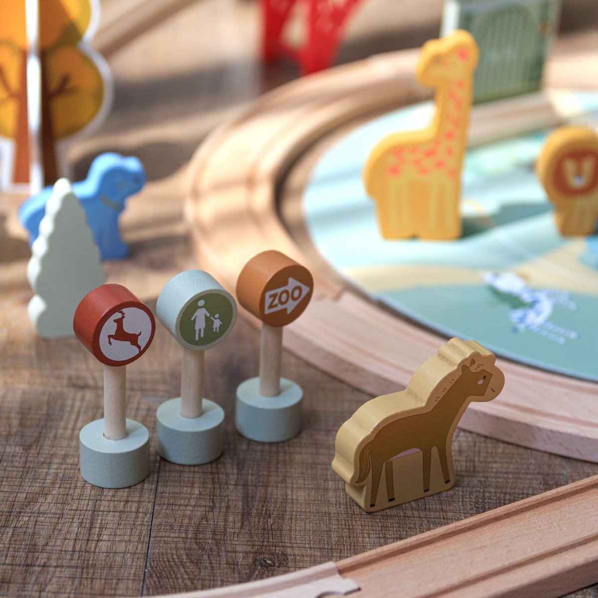 Drewniana kolejka ZOO – puzzle, pociąg, tory, zwierzęta, most, szlaban