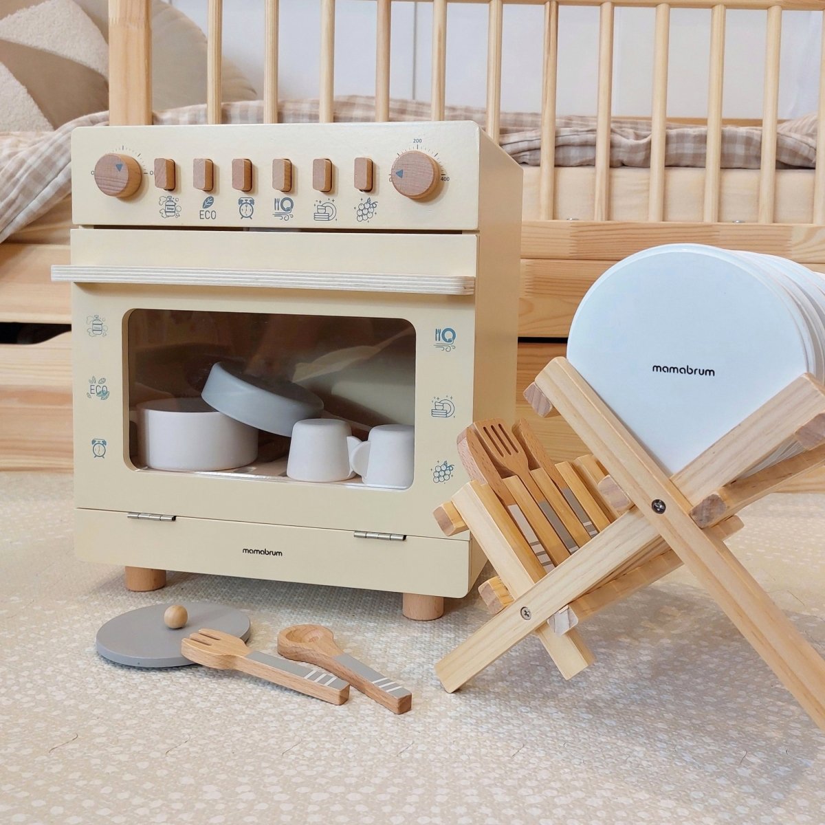 Drewniana zmywarka do naczyń z akcesoriami