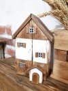 Drewniany domek orzech/biały