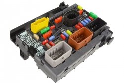 SKRZYNKA BEZPIECZNIKÓW MODUŁ BSM R02 C4 PICASSO C5 III X7 C6 9807028580