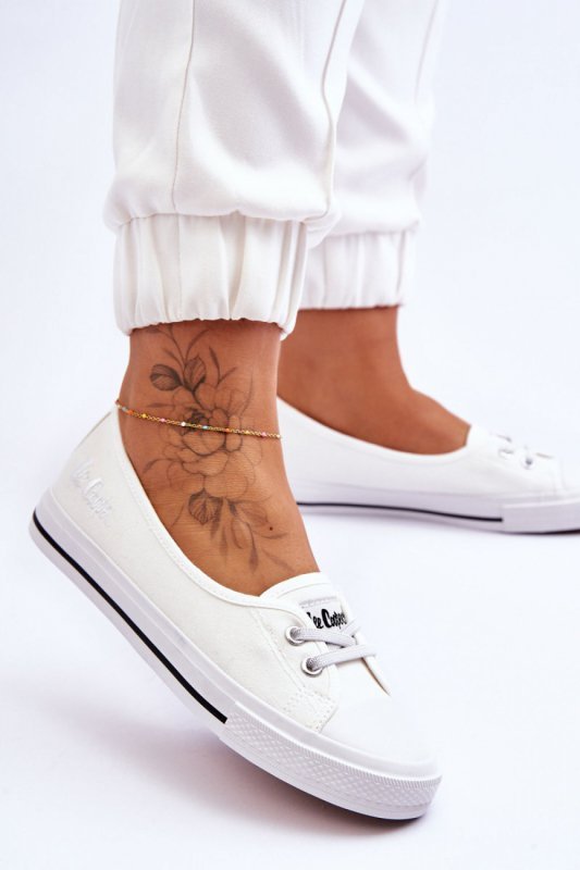 Trampki Model Lee Cooper LCW-23-31-1791L White - Step in style