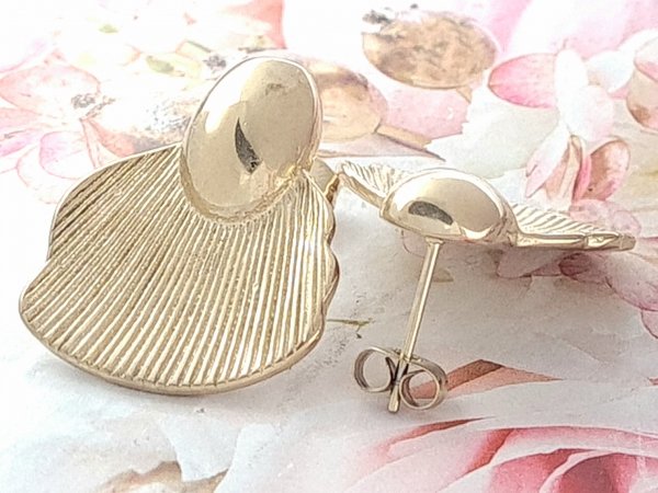 goldene Ohrringe aus Edelstahl