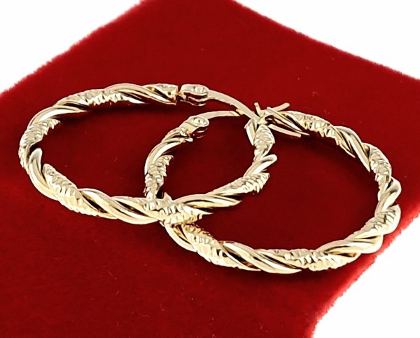 goldene Ohrringe aus Edelstahl