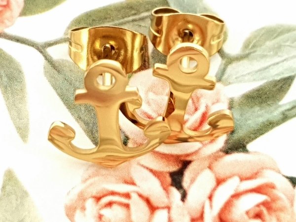 goldene Ohrringe aus Edelstahl