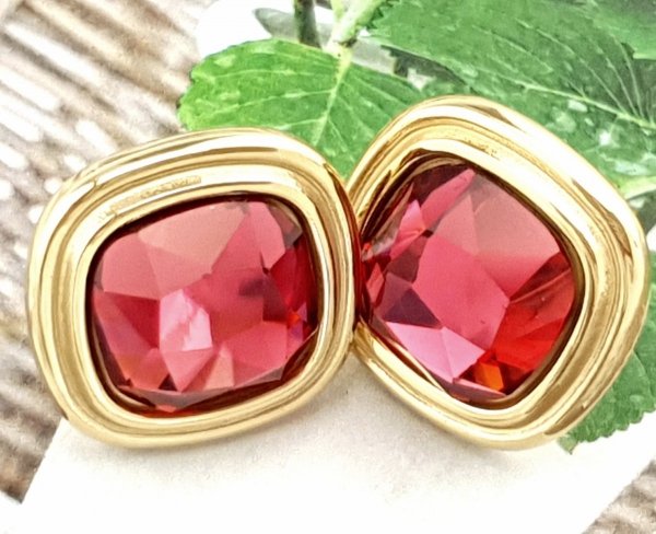 gold earrings made of stainless steel