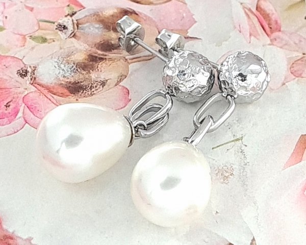 gold earrings made of stainless steel