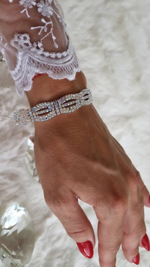 gold bracelet for a gold-plated leg